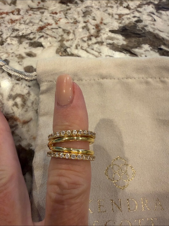 Kendra Scott Jewelry - Kendra Scott Gold Livy Ring Set size 7. New just bought the wrong size.